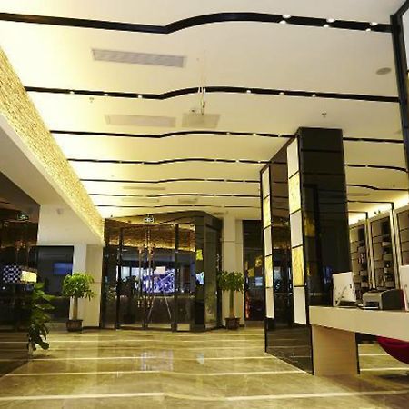Lavande Hotel Zhuhai Gongbei Port Square מראה חיצוני תמונה