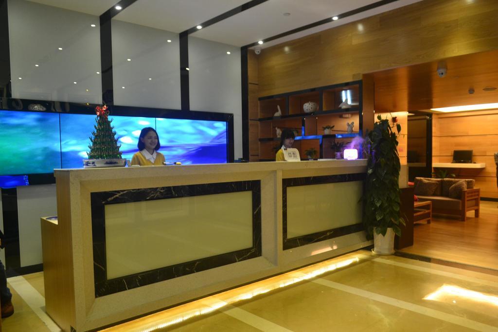 Lavande Hotel Zhuhai Gongbei Port Square מראה חיצוני תמונה