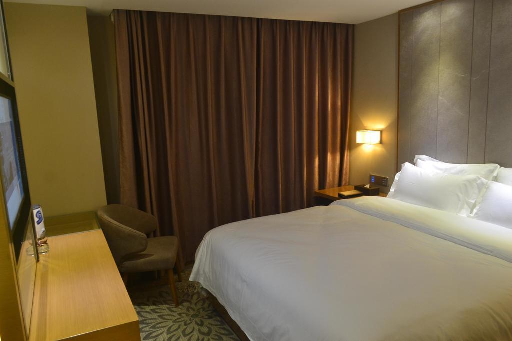 Lavande Hotel Zhuhai Gongbei Port Square מראה חיצוני תמונה