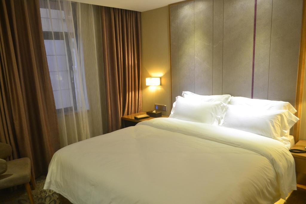 Lavande Hotel Zhuhai Gongbei Port Square מראה חיצוני תמונה
