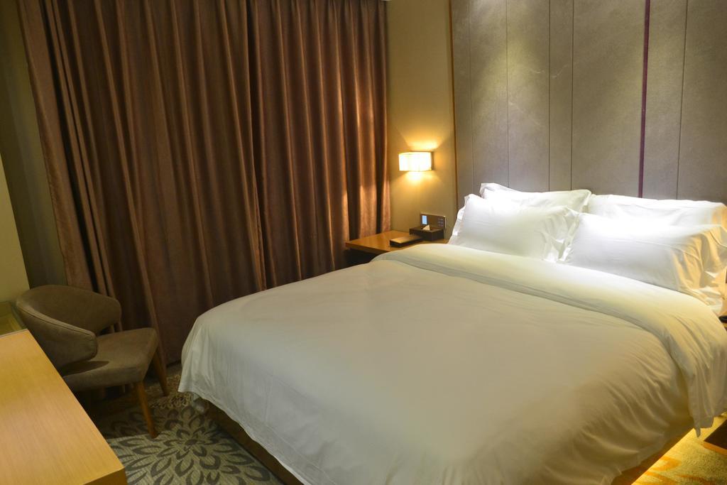 Lavande Hotel Zhuhai Gongbei Port Square חדר תמונה