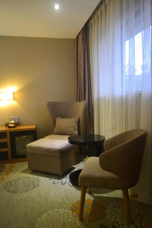 Lavande Hotel Zhuhai Gongbei Port Square מראה חיצוני תמונה