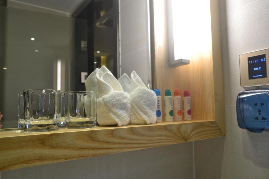 Lavande Hotel Zhuhai Gongbei Port Square מראה חיצוני תמונה