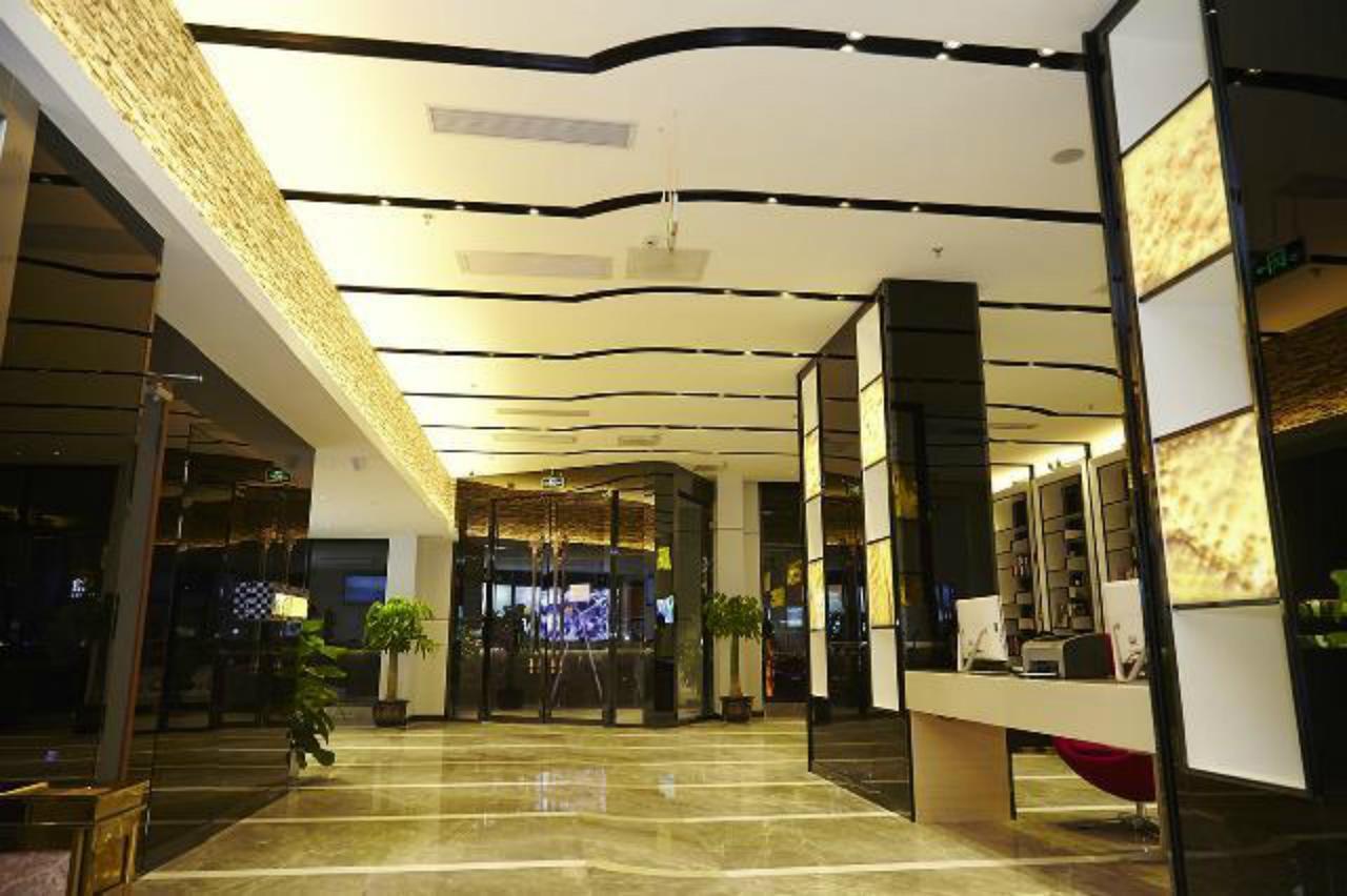 Lavande Hotel Zhuhai Gongbei Port Square מראה חיצוני תמונה